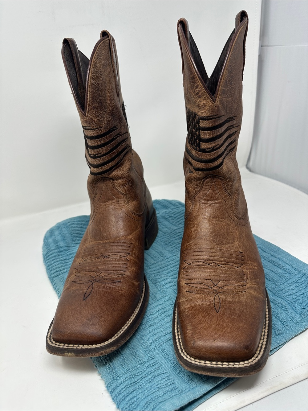 Ariat Boots Size 9D - Picture 2 of 8